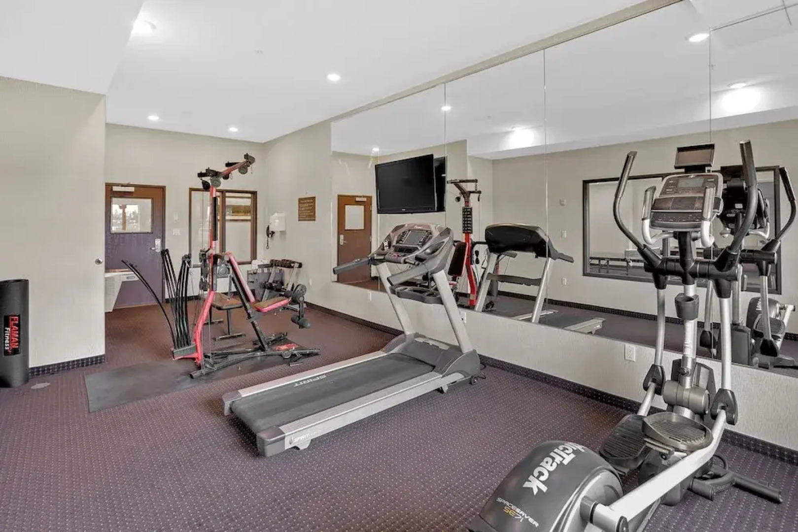 Duvernay Inn & Suites