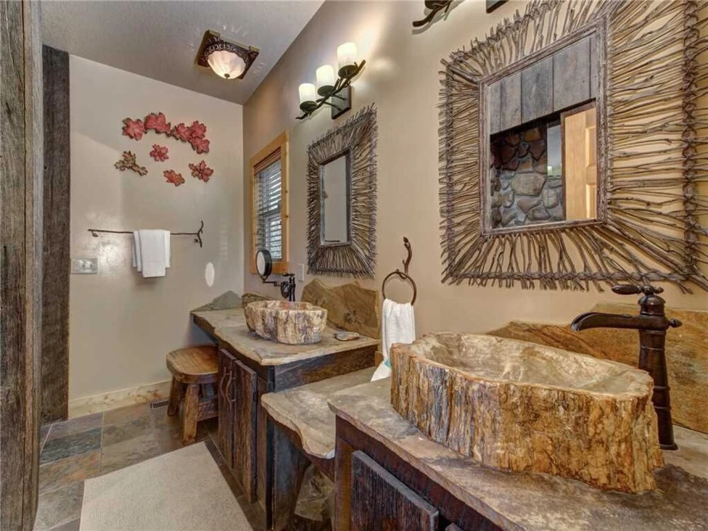 Riversound Romance 2 Bedroom Home with Hot Tub