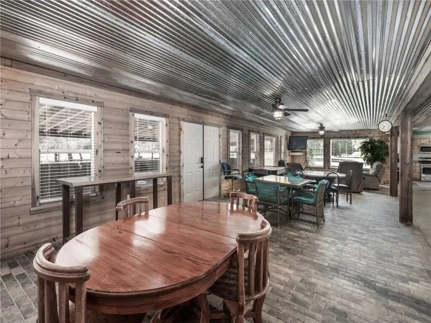 Eagle Creek Complex, Six Cabins, Indoor Heated Pool, Sleeps 28