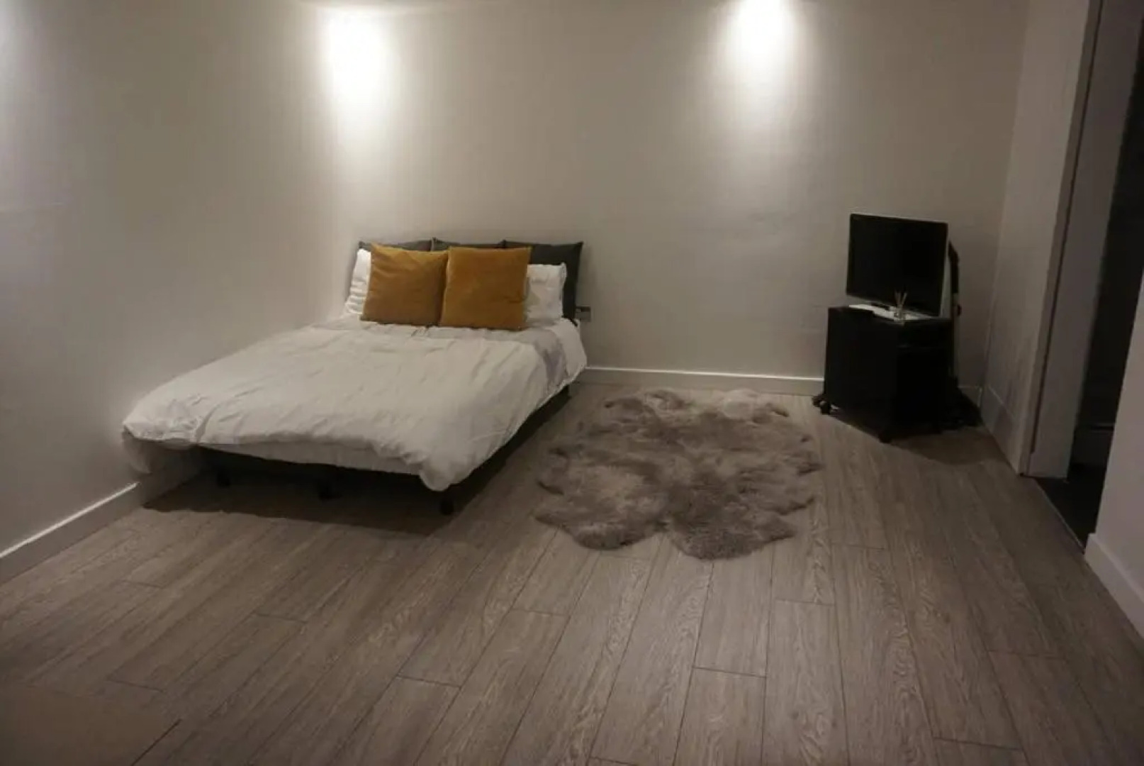 Newly Built Studio Guest House, 25 mins to London, close to Bluewater