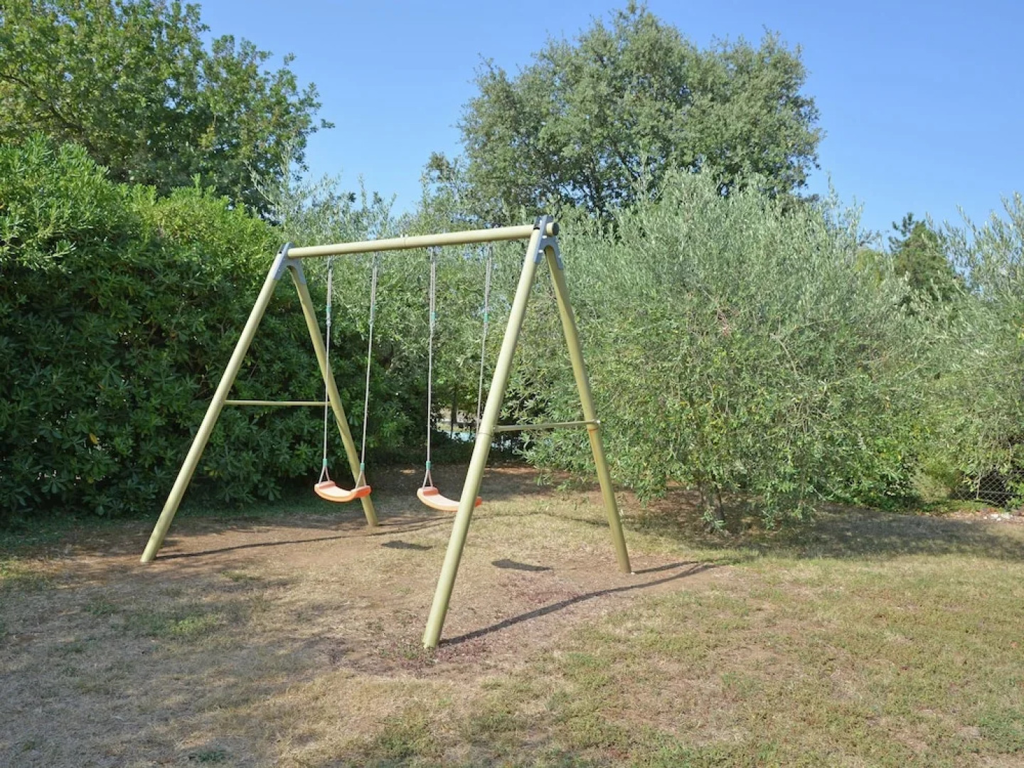 Beautiful Villa in Flaux With Swimming Pool