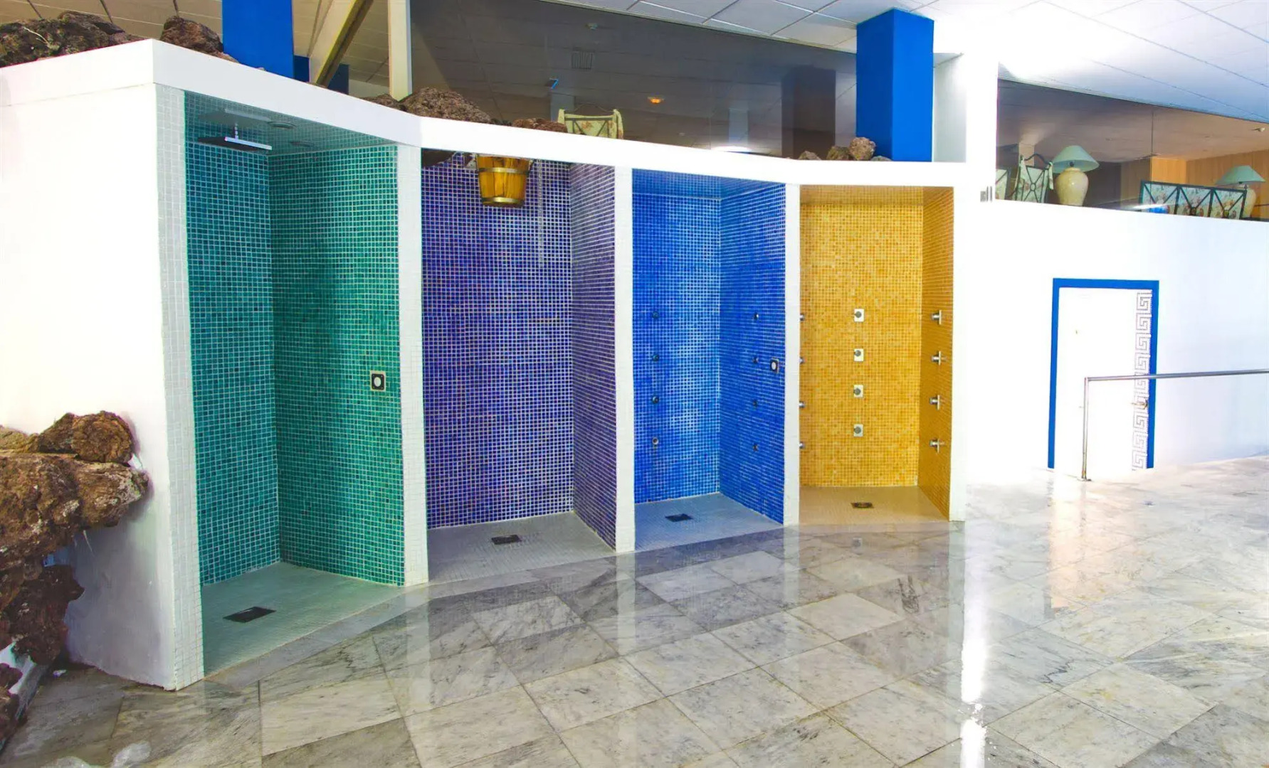 Coral La Quinta Park Suites