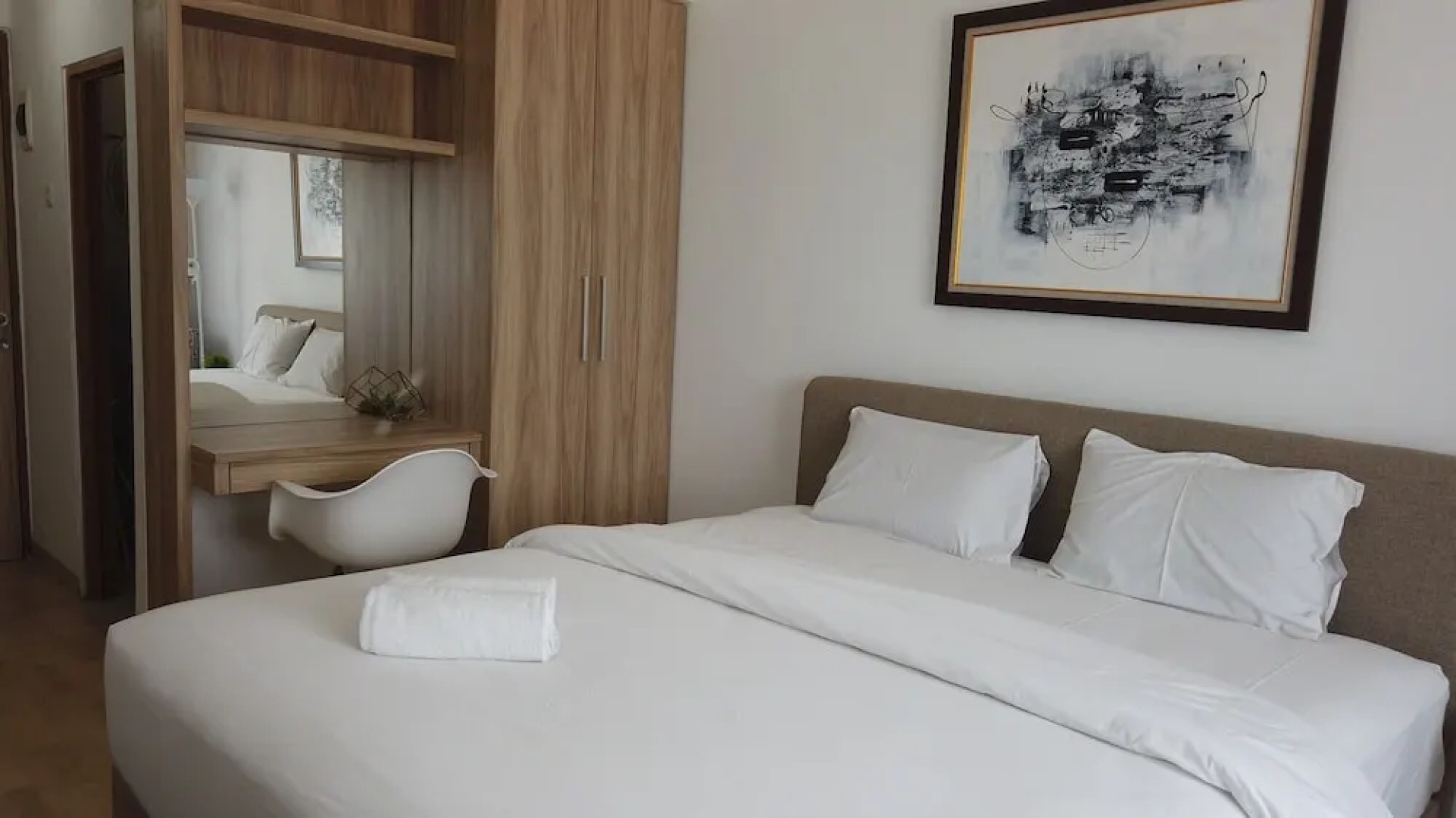 Economic Luxurious Studio Pinewood Apartment Jatinangor near JATOS