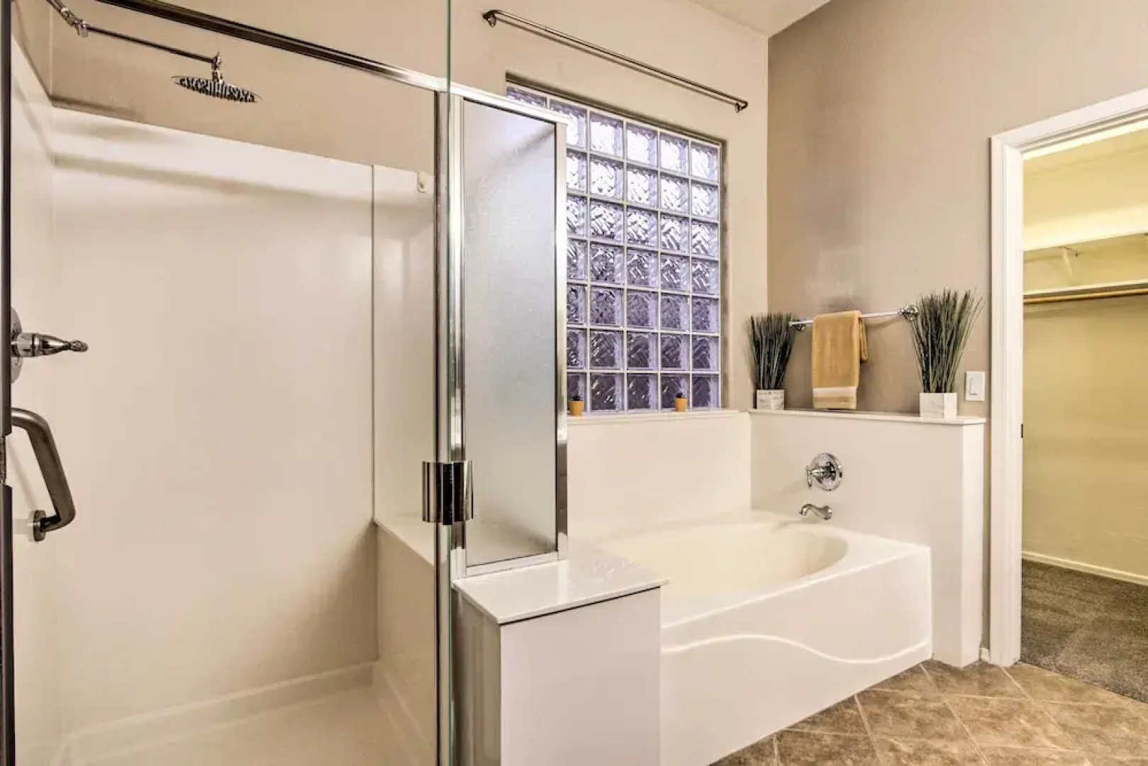 Pool & Game Room: Home in Goodyear Near Golfing