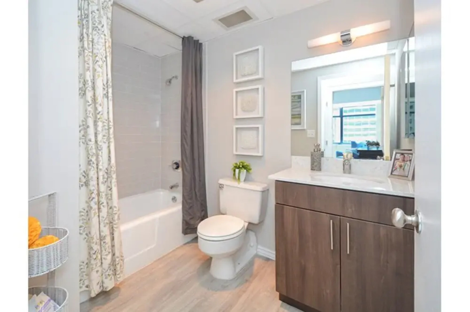 The Apple Theory on 19th