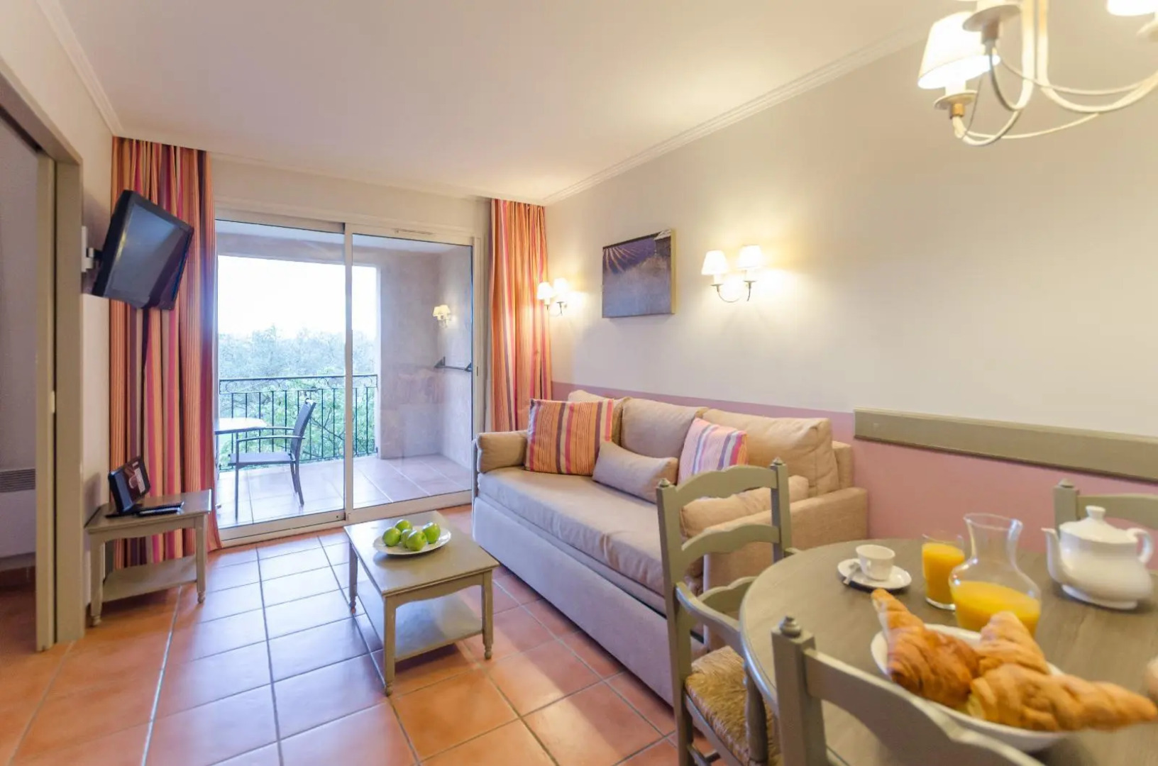 Pierre & Vacances Hotel Du Golf De Pont Royal En Provence