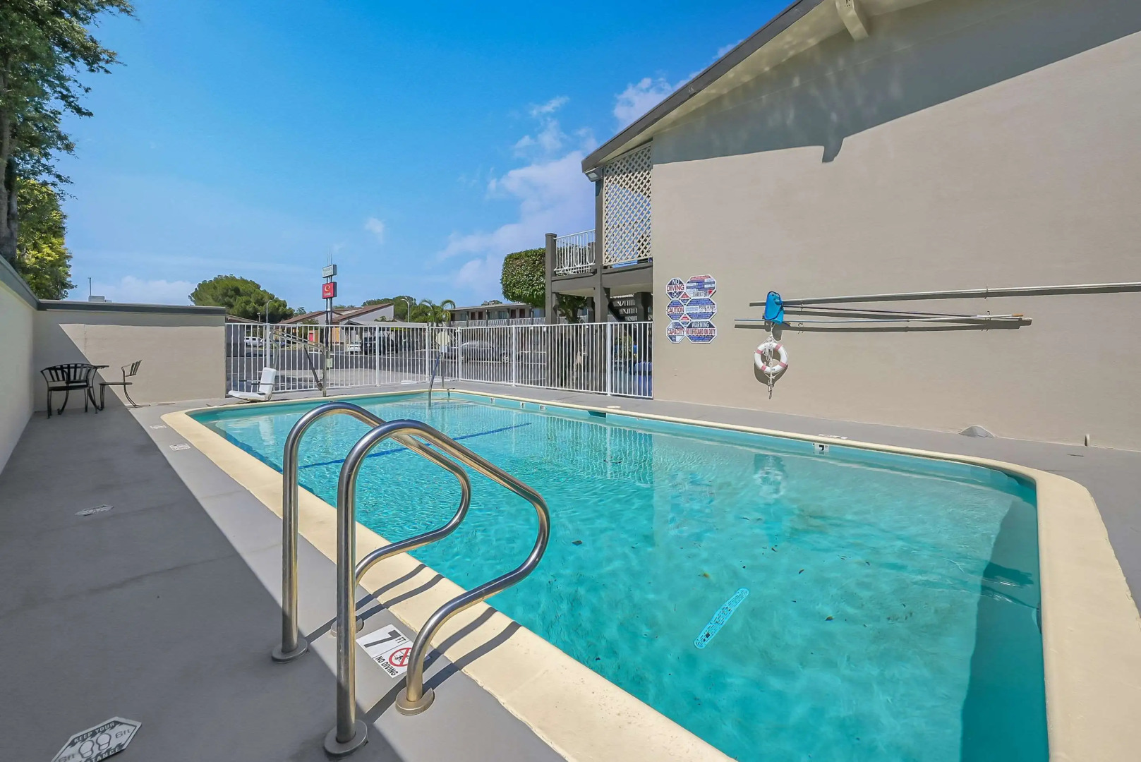 Econo Lodge Woodland near I-5