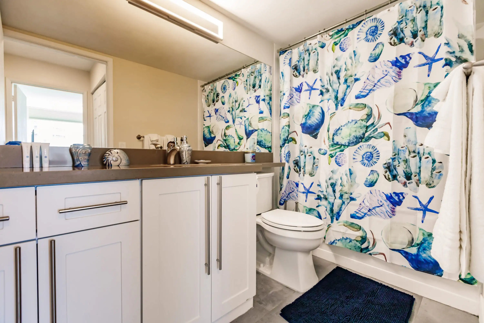 Uhost AI 3BR Condo Stunning Water Views