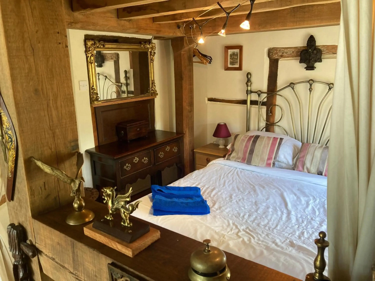 Little Pentre Barn with seasonal Swimming Pool