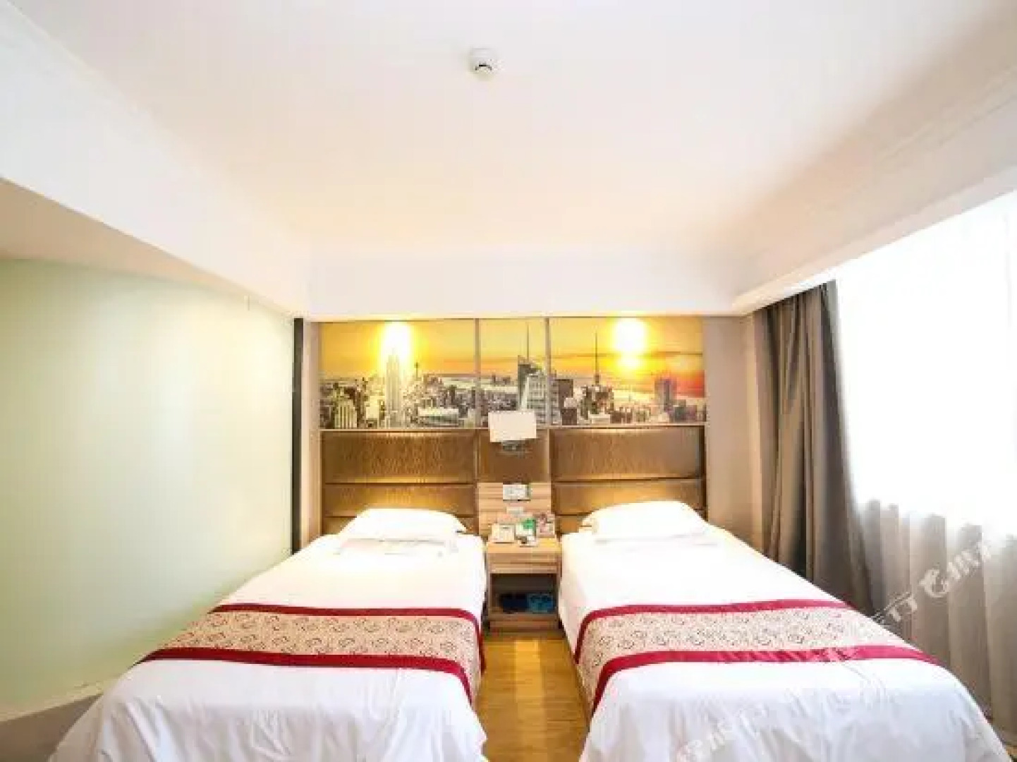 Super 8 Hotel Xiangyang Guangcai Market