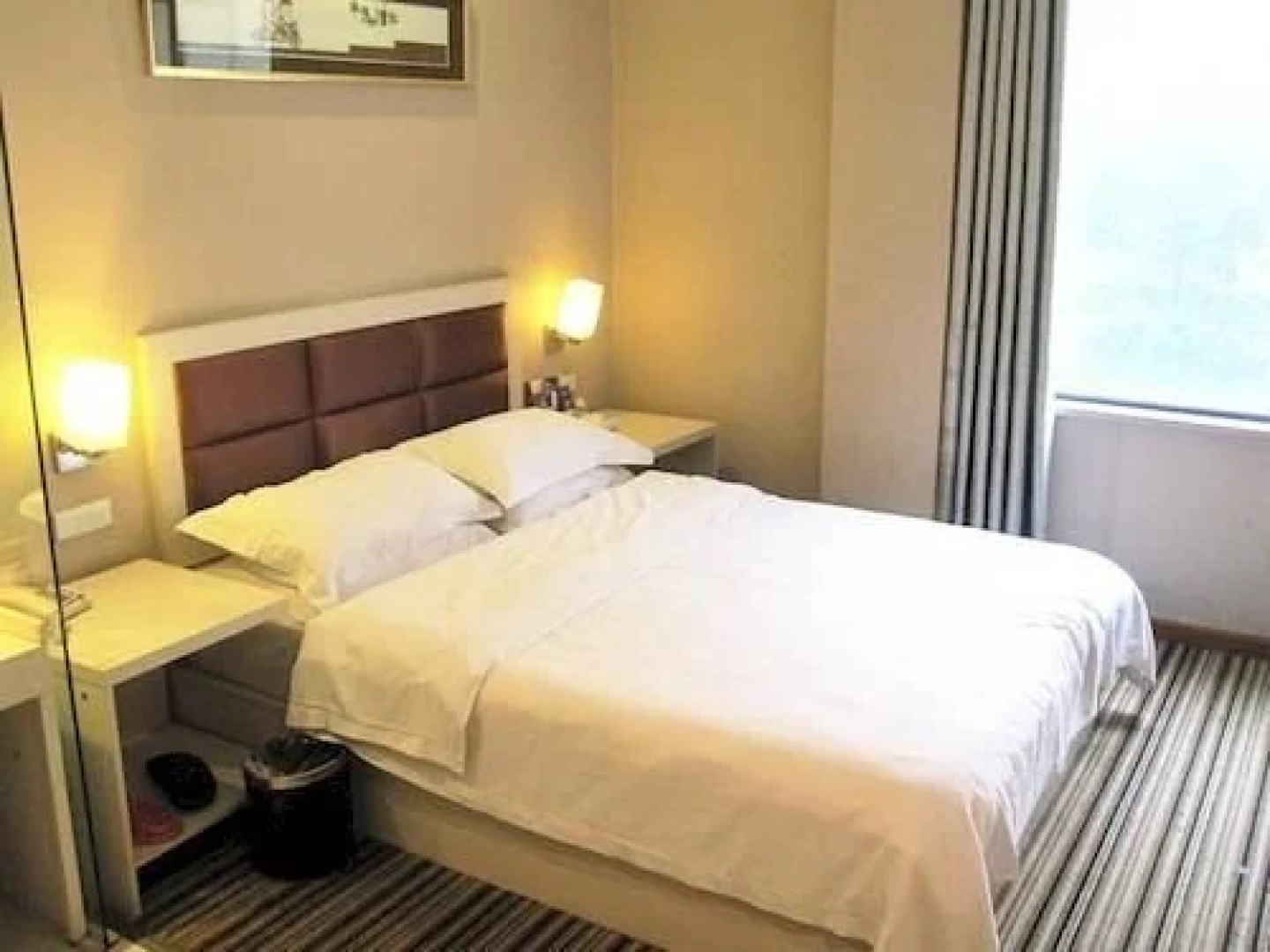 SET Chain Hotel