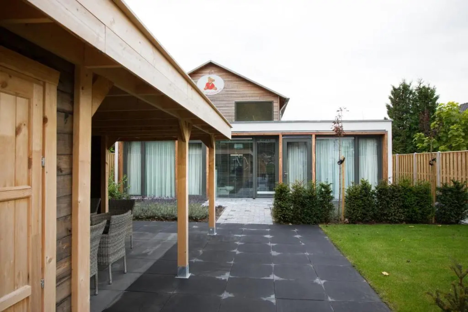 de rode beer (zeer rolstoelgeschikt)