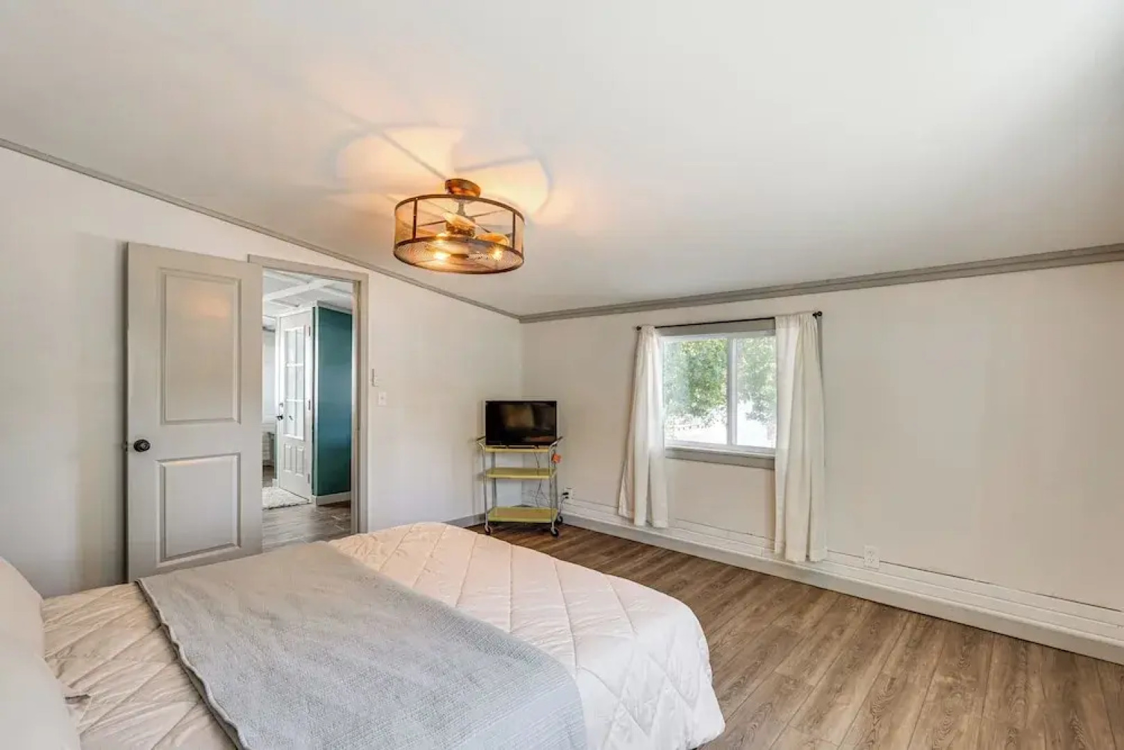 Steps to Water: Lake of the Ozarks Getaway