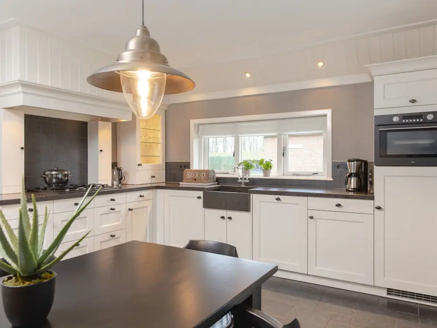 Cozy Farmhouse with Decorative Fireplace near Nature