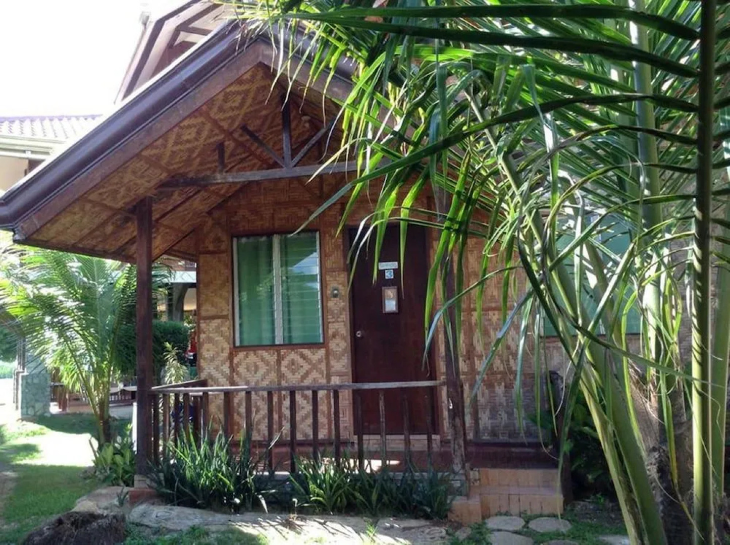 Larville Pool Garden Resort & Restaurant