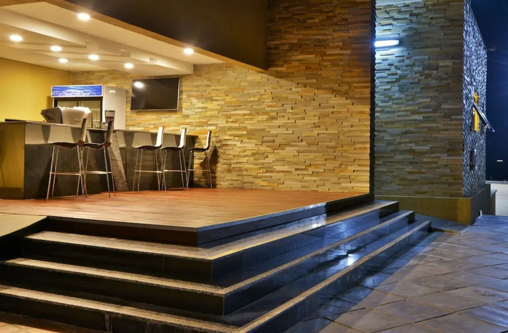 Mantis EPIC Hotel & Suites