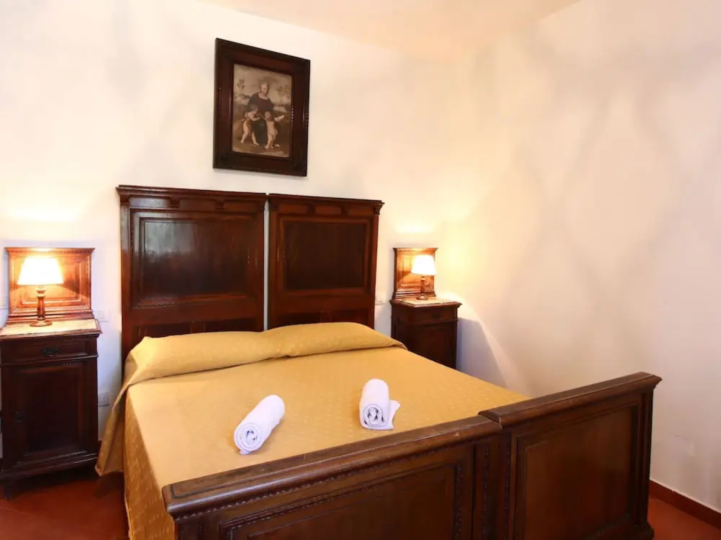 Stunning Farmhouse with Swimming Pool & Hot Tub in Umbria