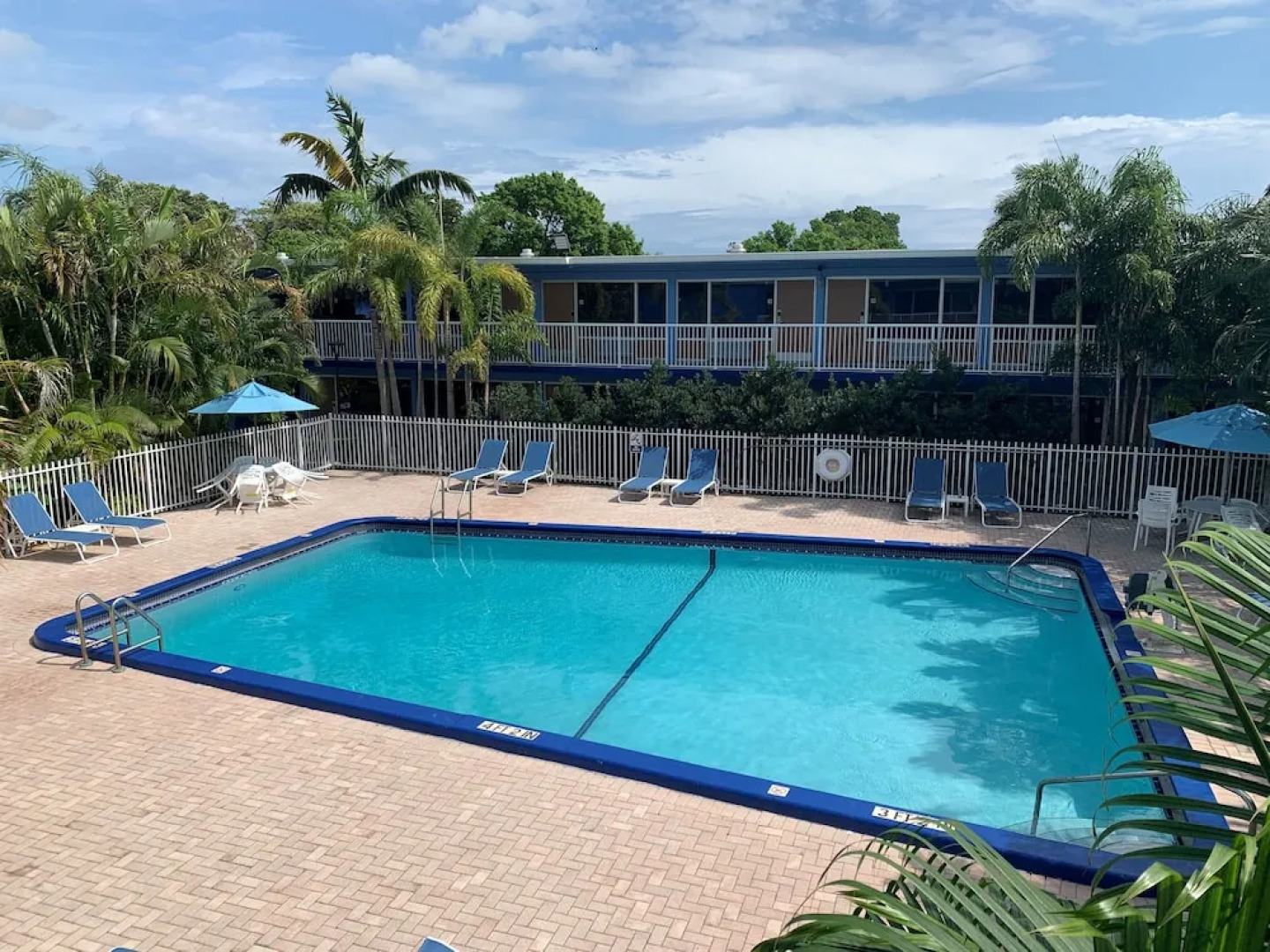 Rodeway Inn & Suites Fll Airport - Cruise Port