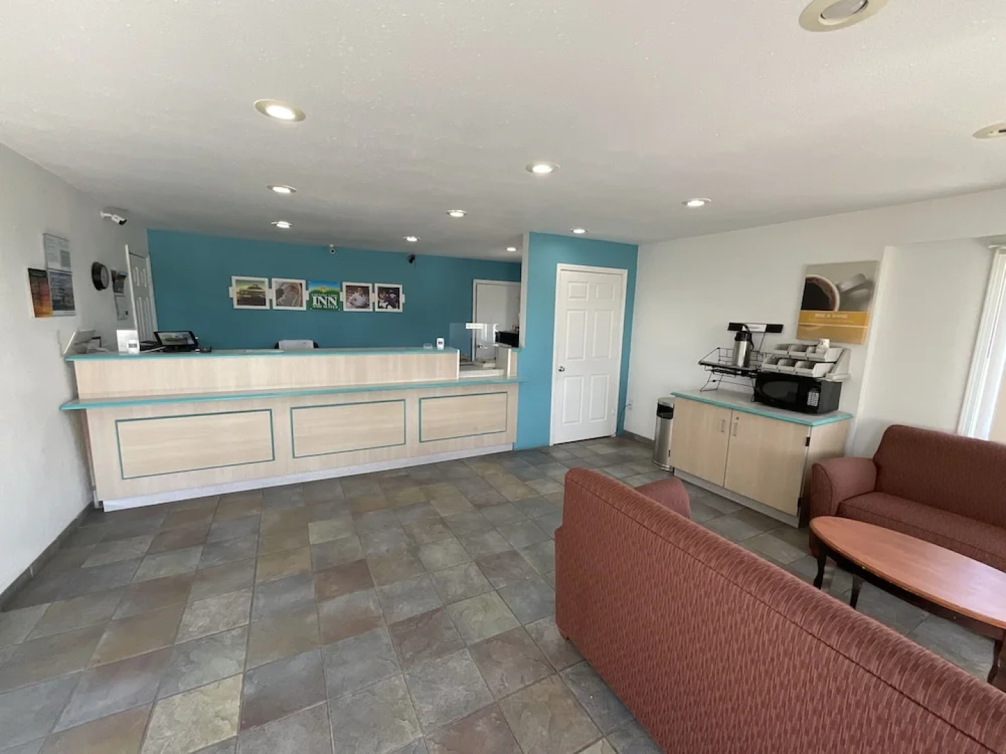 Country Yard Inn and Suite