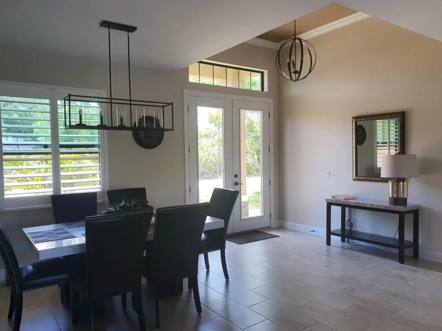 Stunning Brand NEW 3 bed Home Fabulous Pool Overlooking River