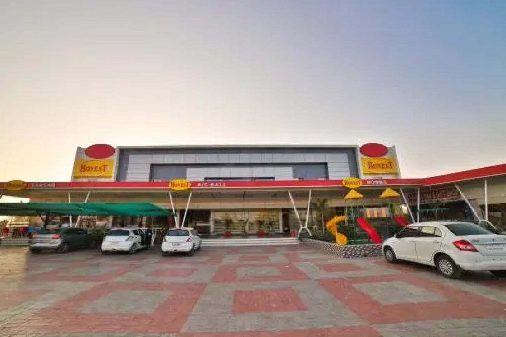 OYO 28294 Hotel Milan Food Court