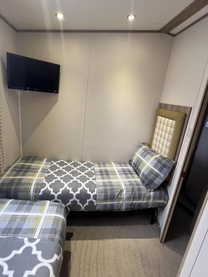 2 Bed Caravan - Sleeps 6 - Parking - Pets
