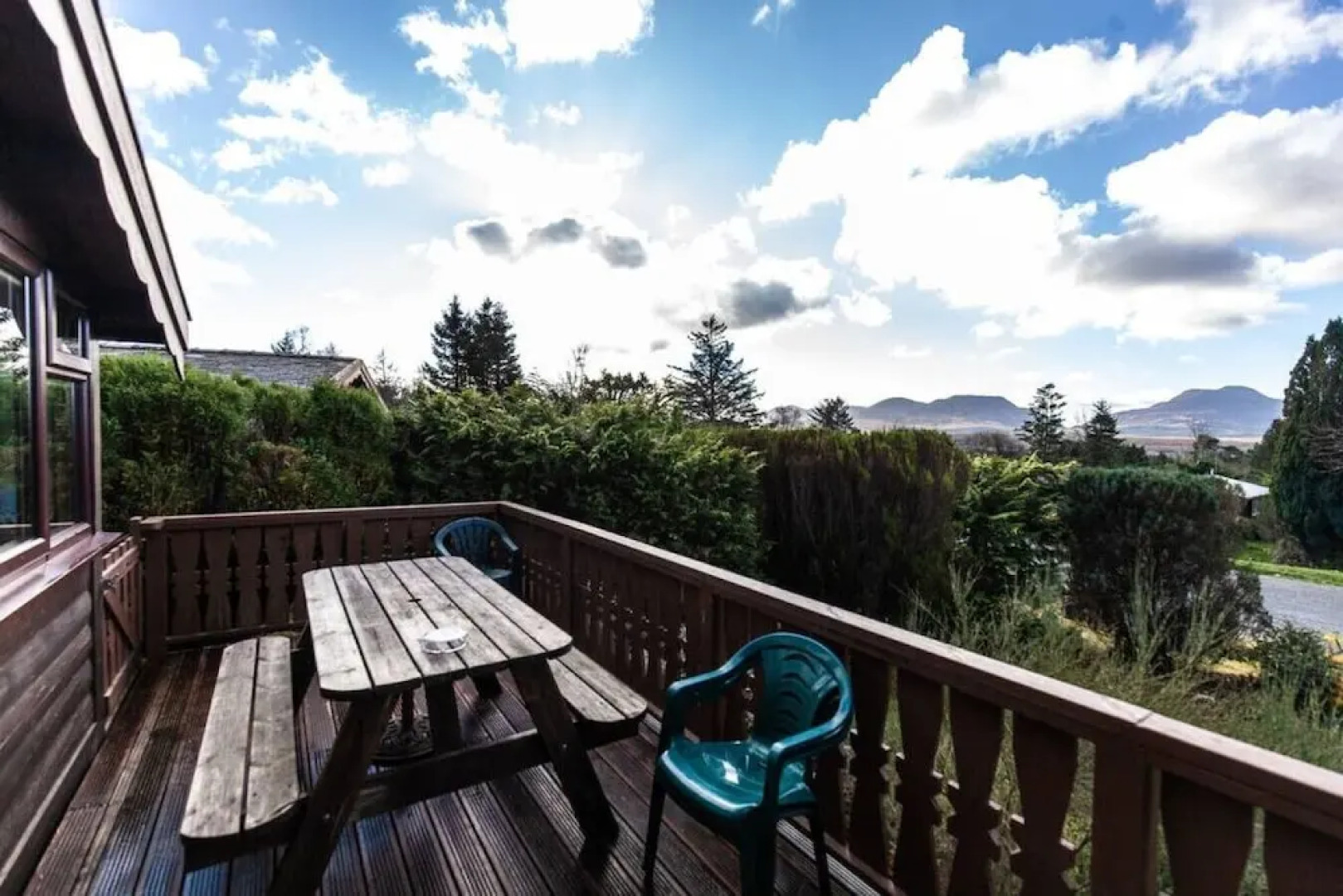 Spacious 3 Bed Log Cabin in Snowdonia