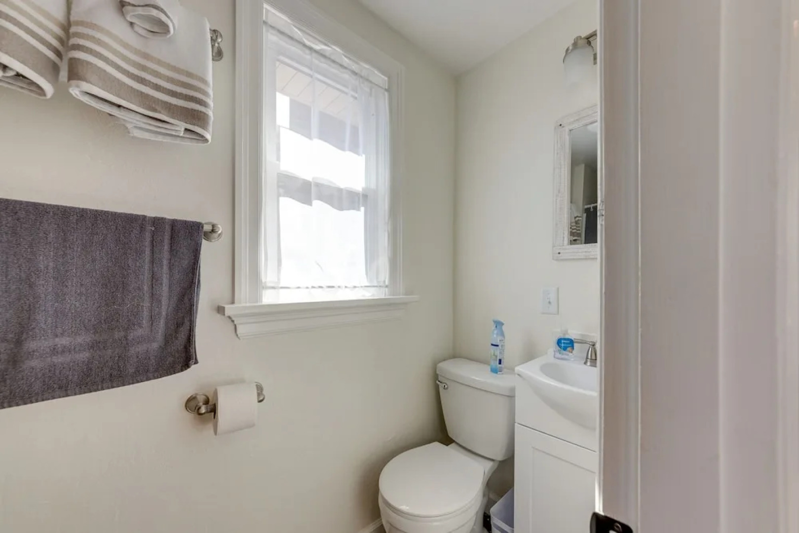 Pet-friendly St Louis Home w/ Grill & Backyard