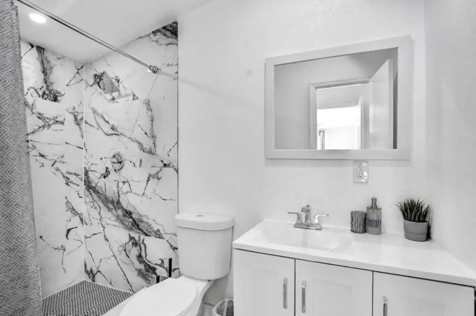 Spacious Home With Heated Pool