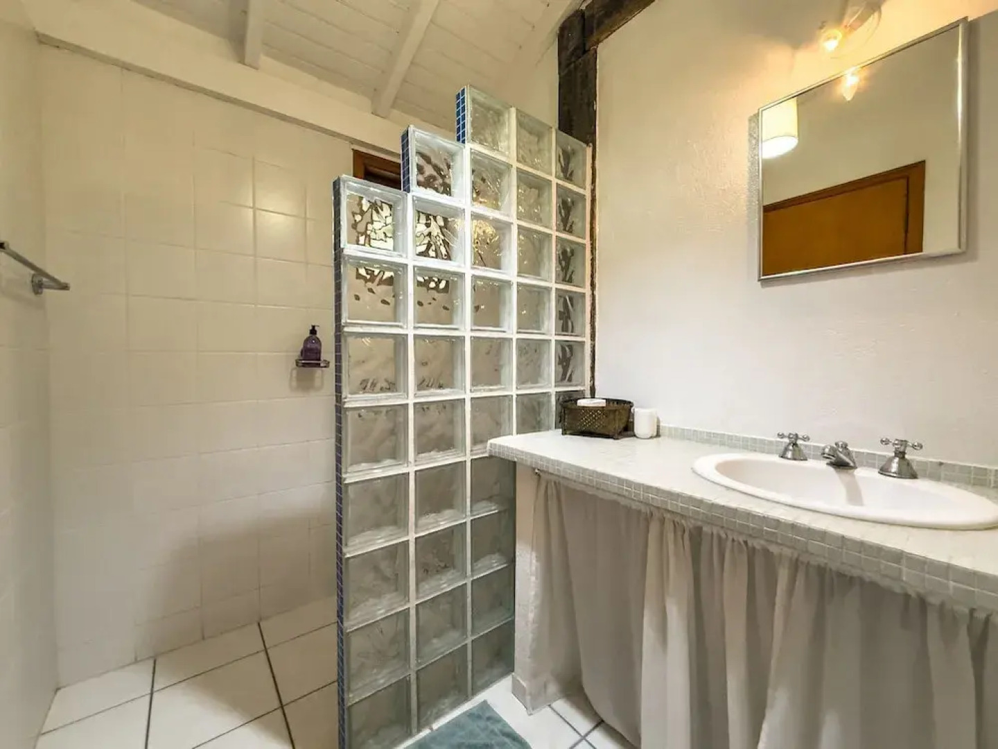 Casa com Piscina Privativa e Natureza – Granja Viana, São Paulo