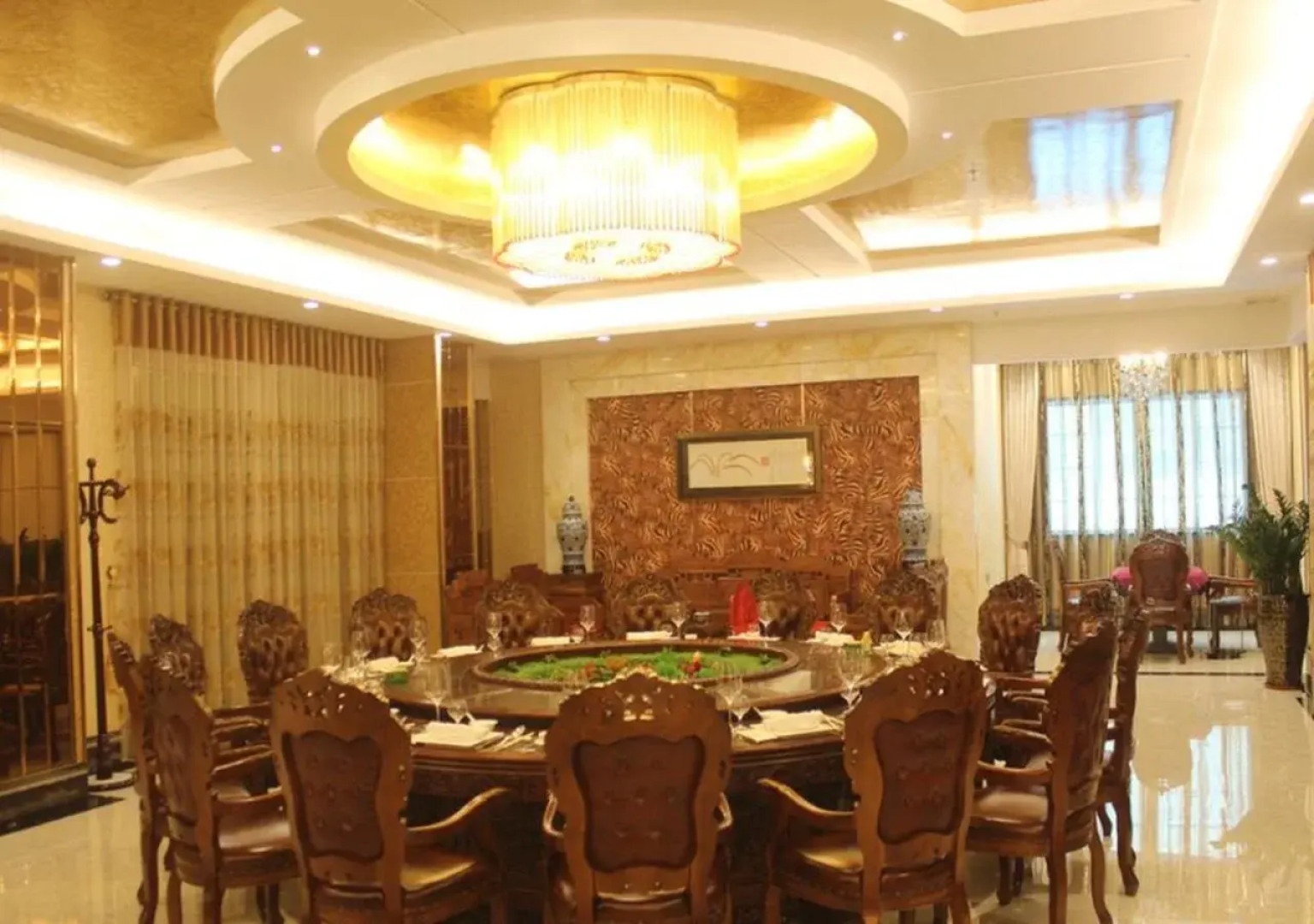 Zhoukou Binjiang International Hotel