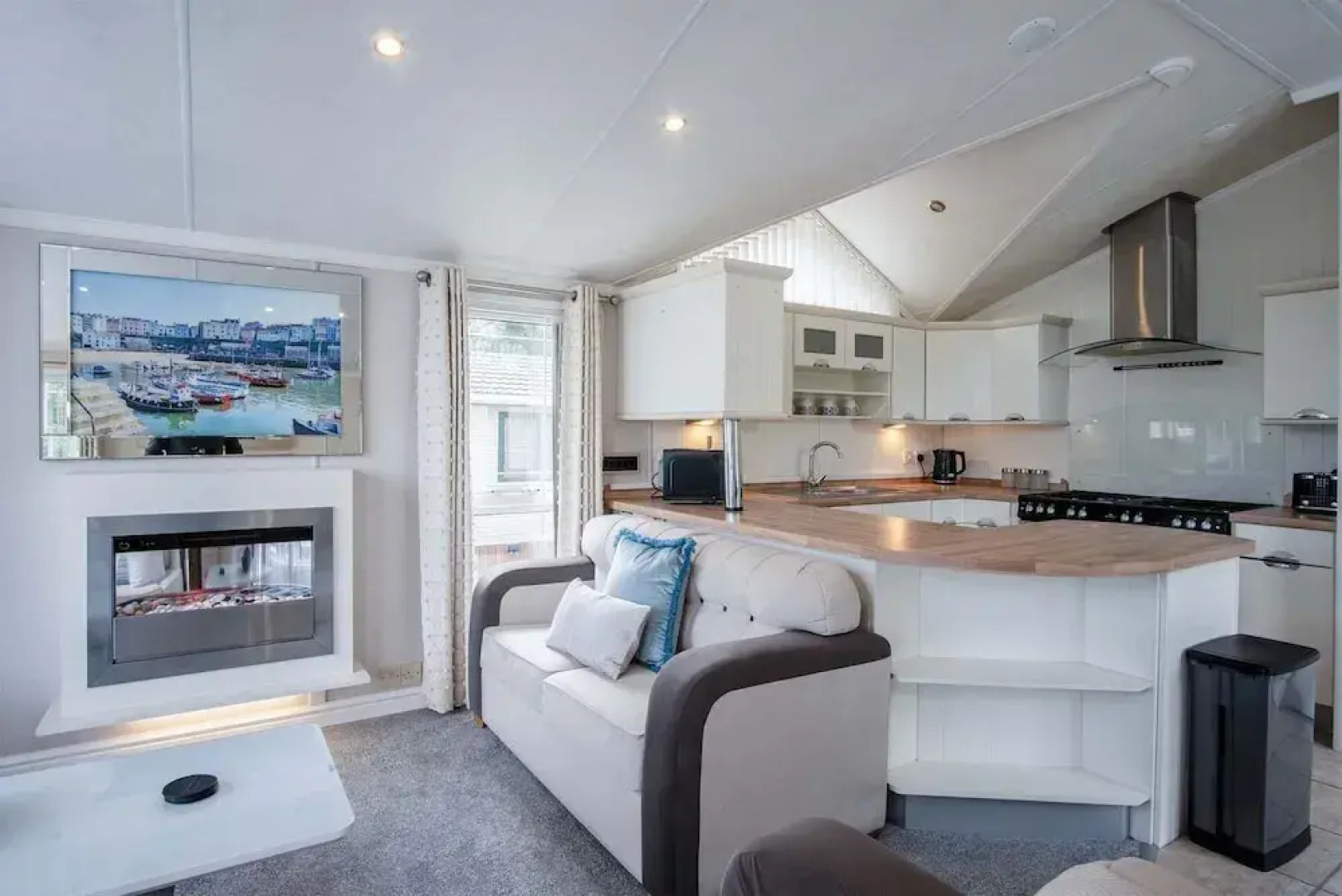 2 Manor Lodge - 2 Bedroom Lodge - Pendine