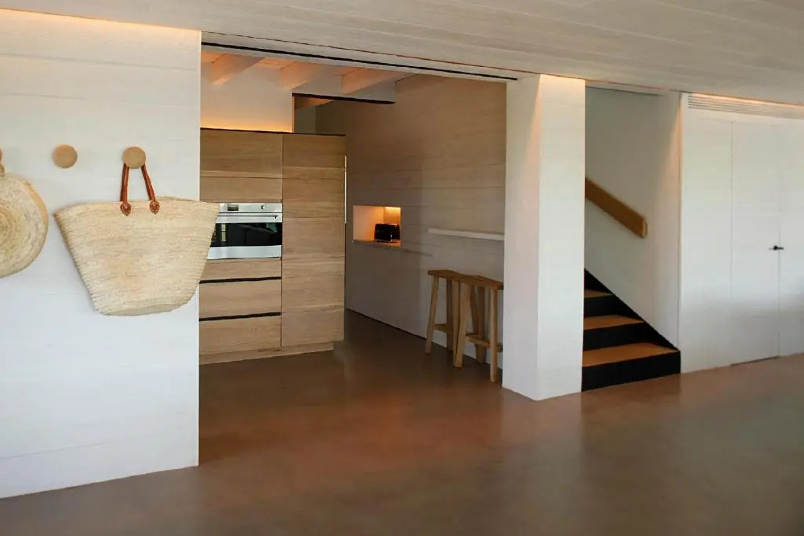 FridaysFlats, Beautiful Villa With Pool