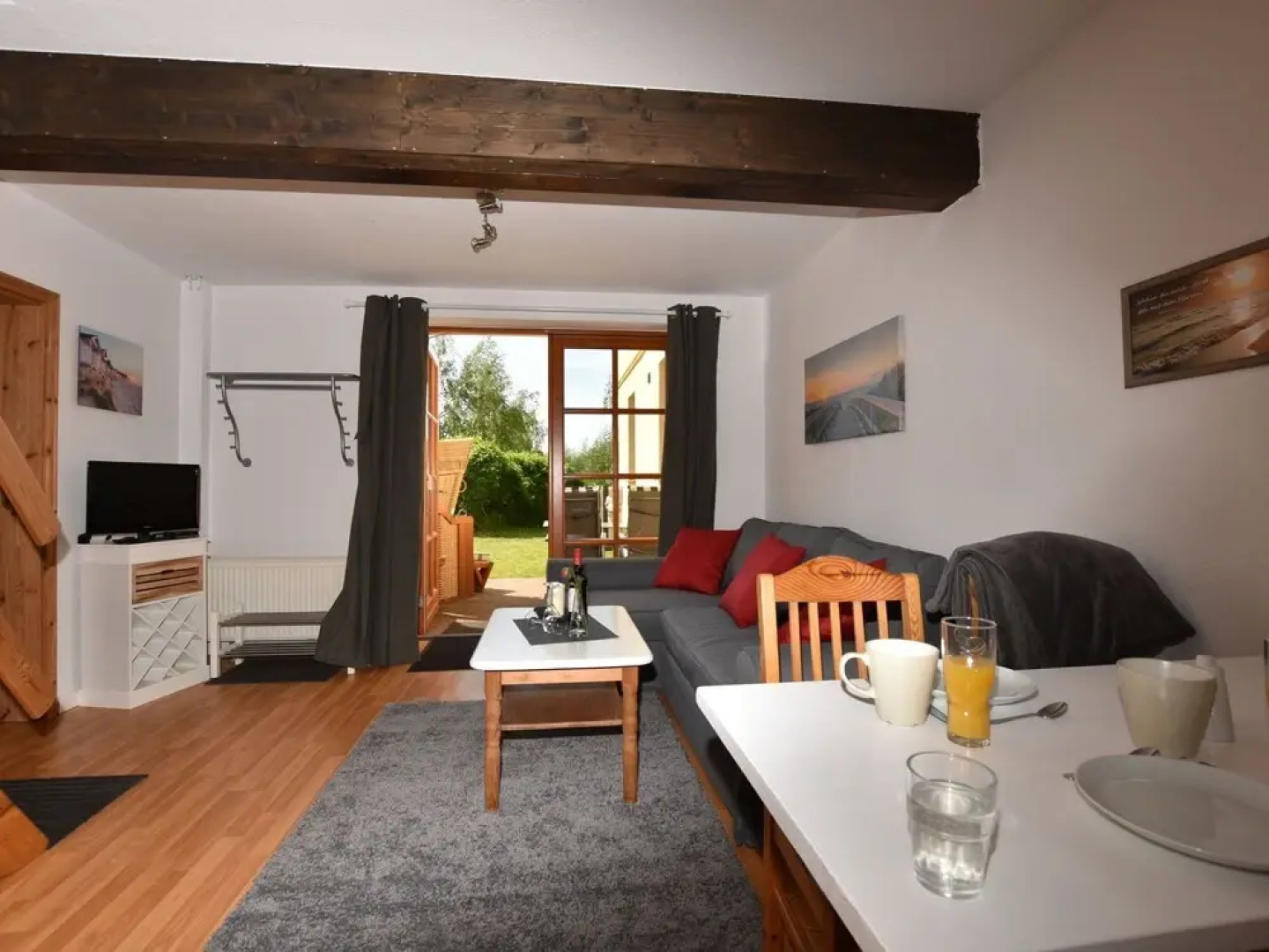 Spacious Apartment in Stove with Waterfront