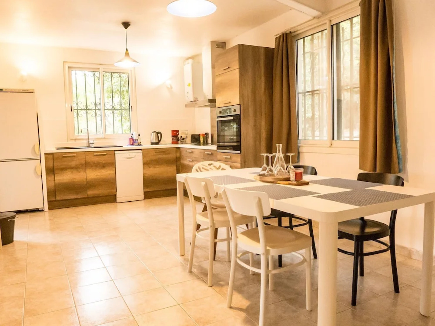 Charming Hunting Lodge near Loupian with garden