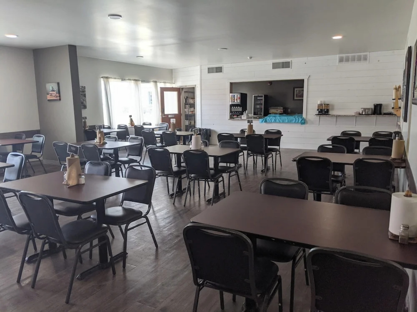 Roadhouse 52 Inn & Suites