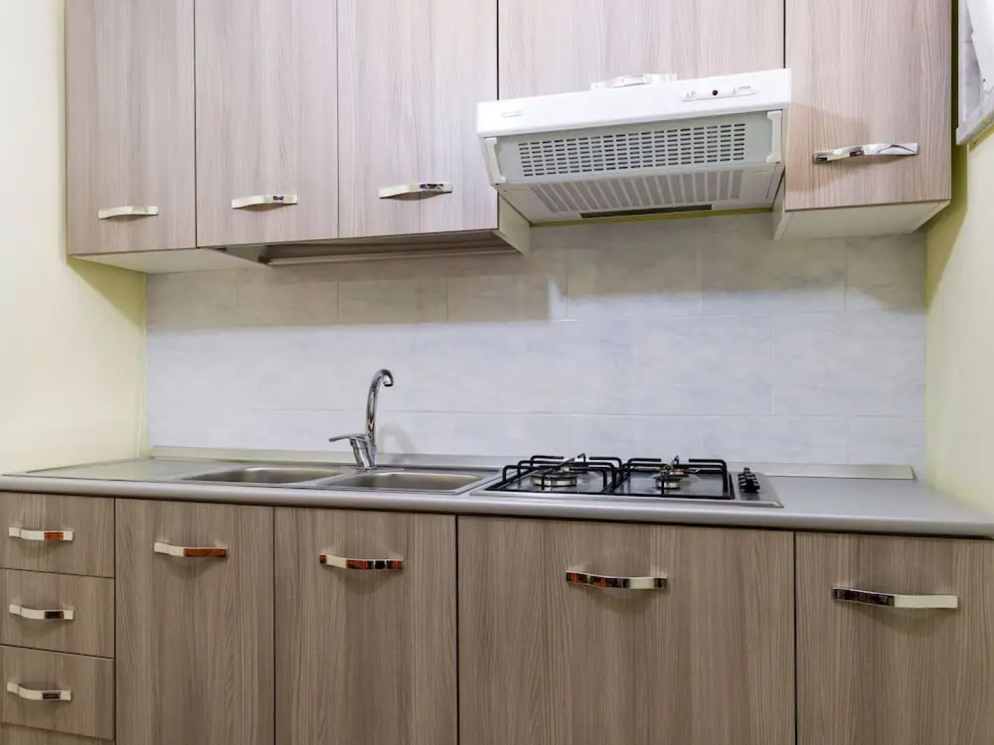 Pleasant Holiday Home in Mondragone With Garden