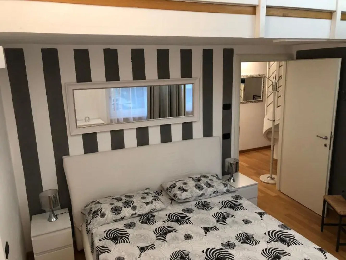 White Residence Apartment