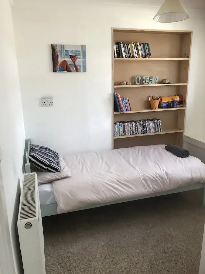 3 bed Bungalow minutes from the beach