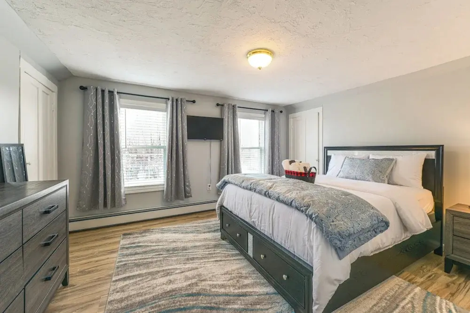 Home Near Skiing & Downtown Worcester