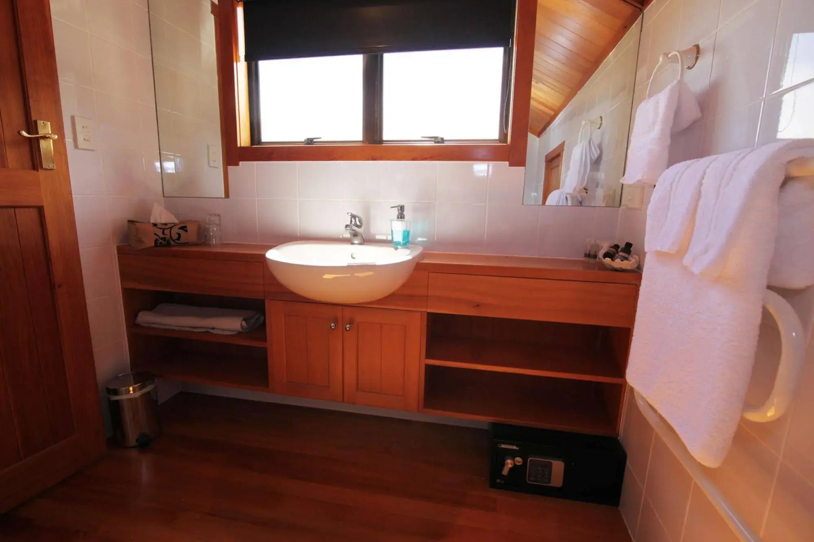 Te Puru Beach Lodge