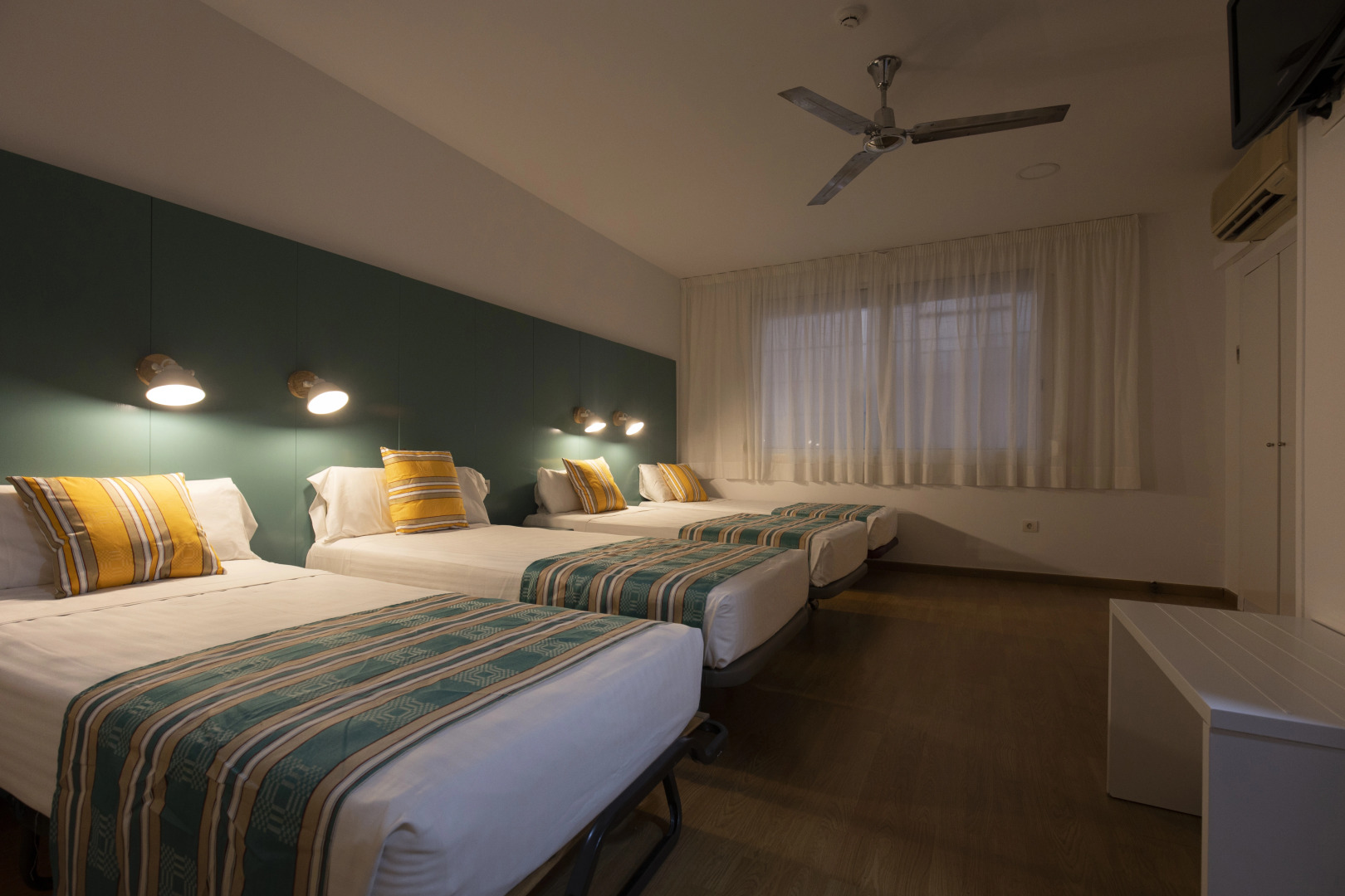 Yomo Hostal BCN Port