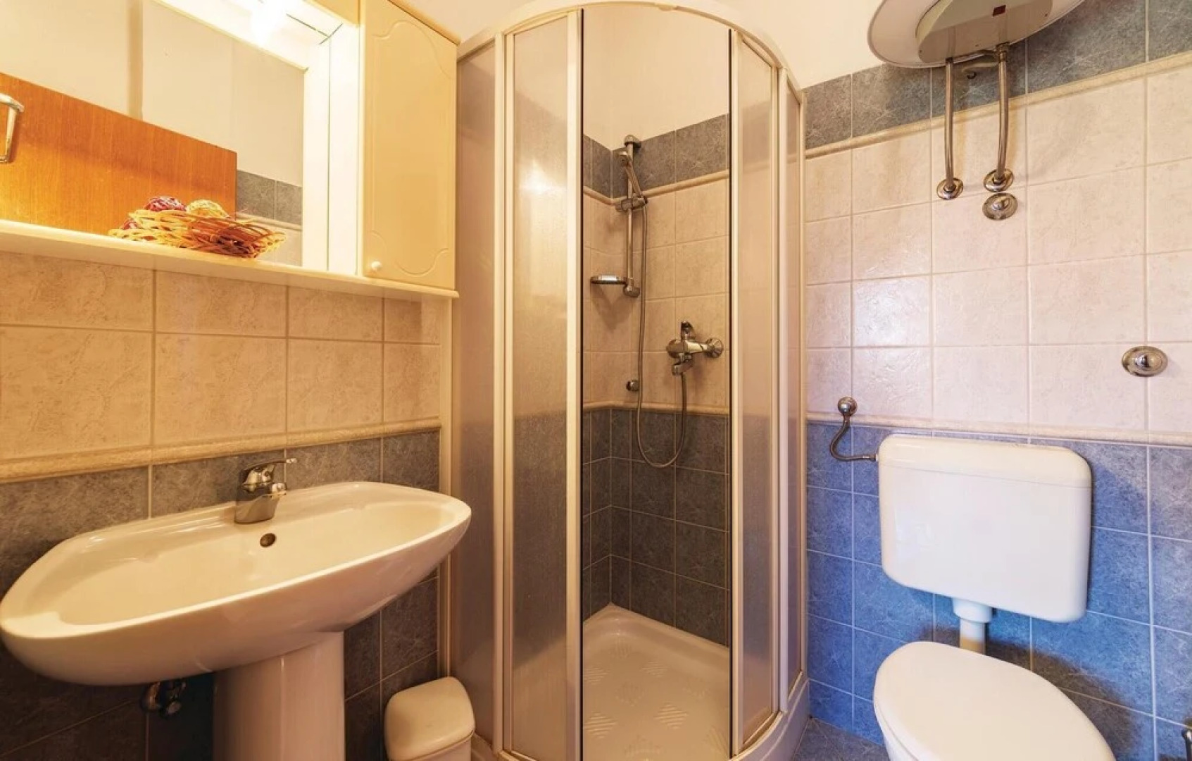 Beautiful Home in Peruski With Wifi and 2 Bedrooms