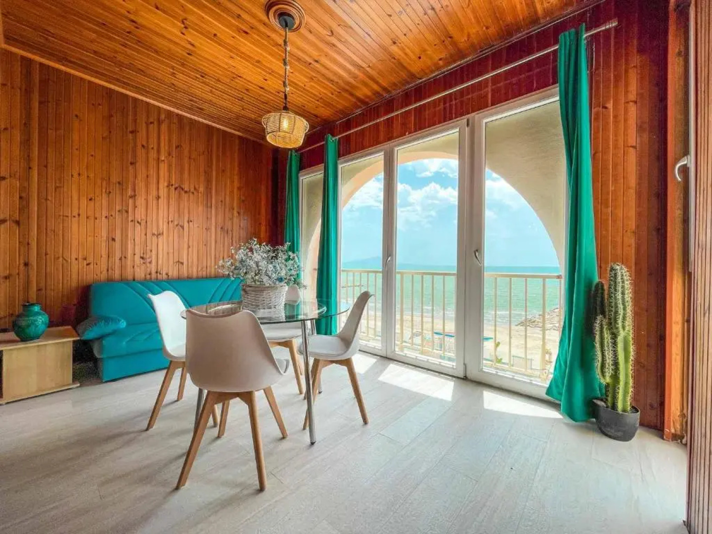 Athena Sea front Apartment, Parking & Pool