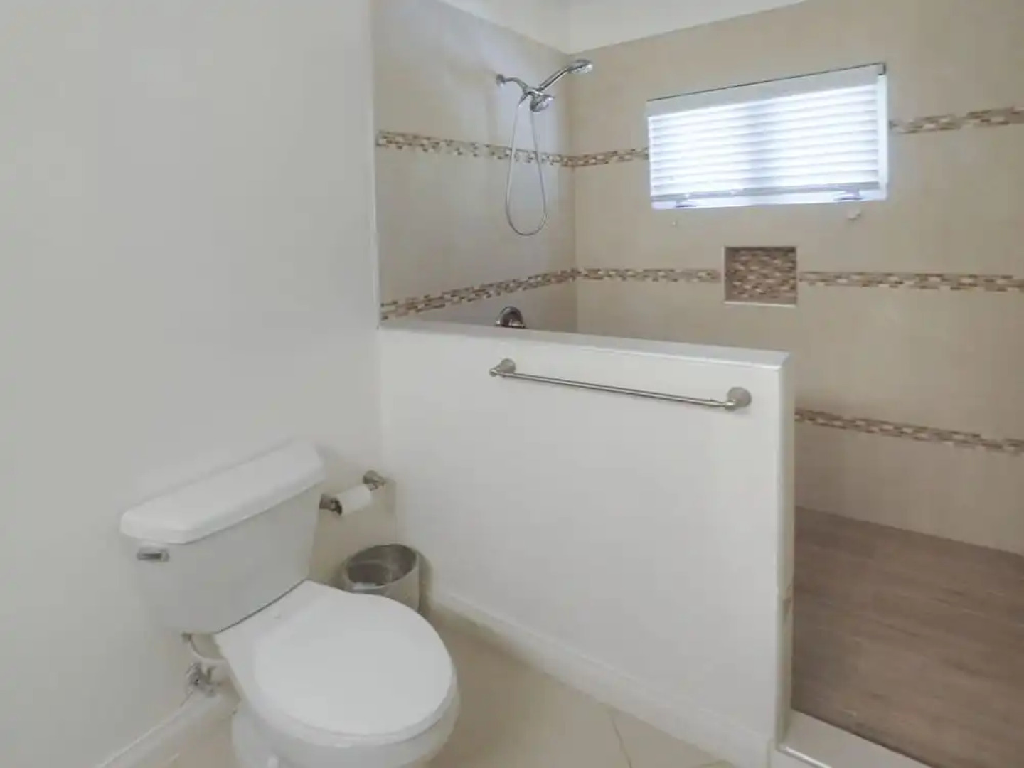 Je Suis Content, Silver Sands 3BR