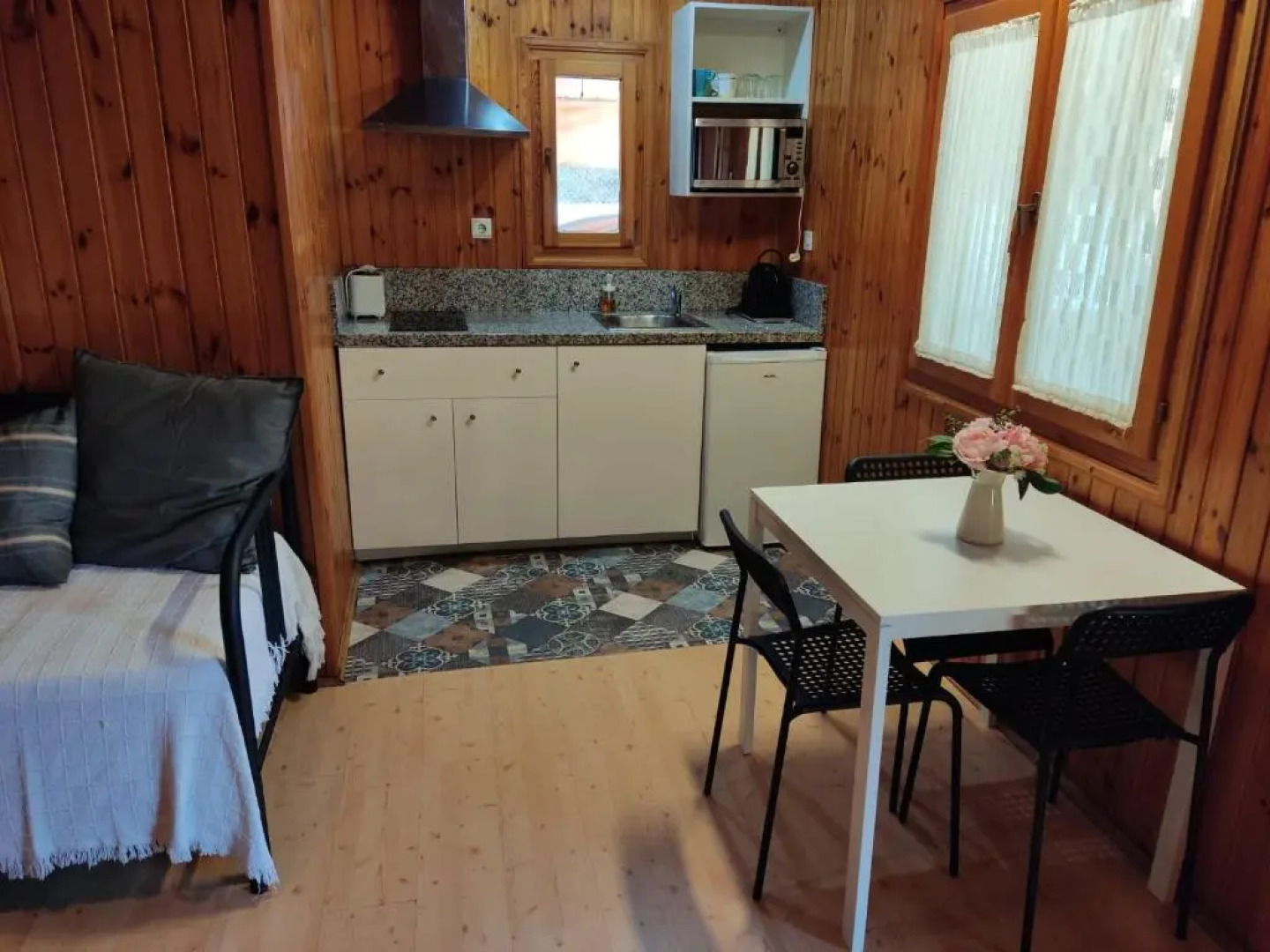 Bungalow con piscina en camping privado cerca de la playa de Torre del Mar Ideal familias