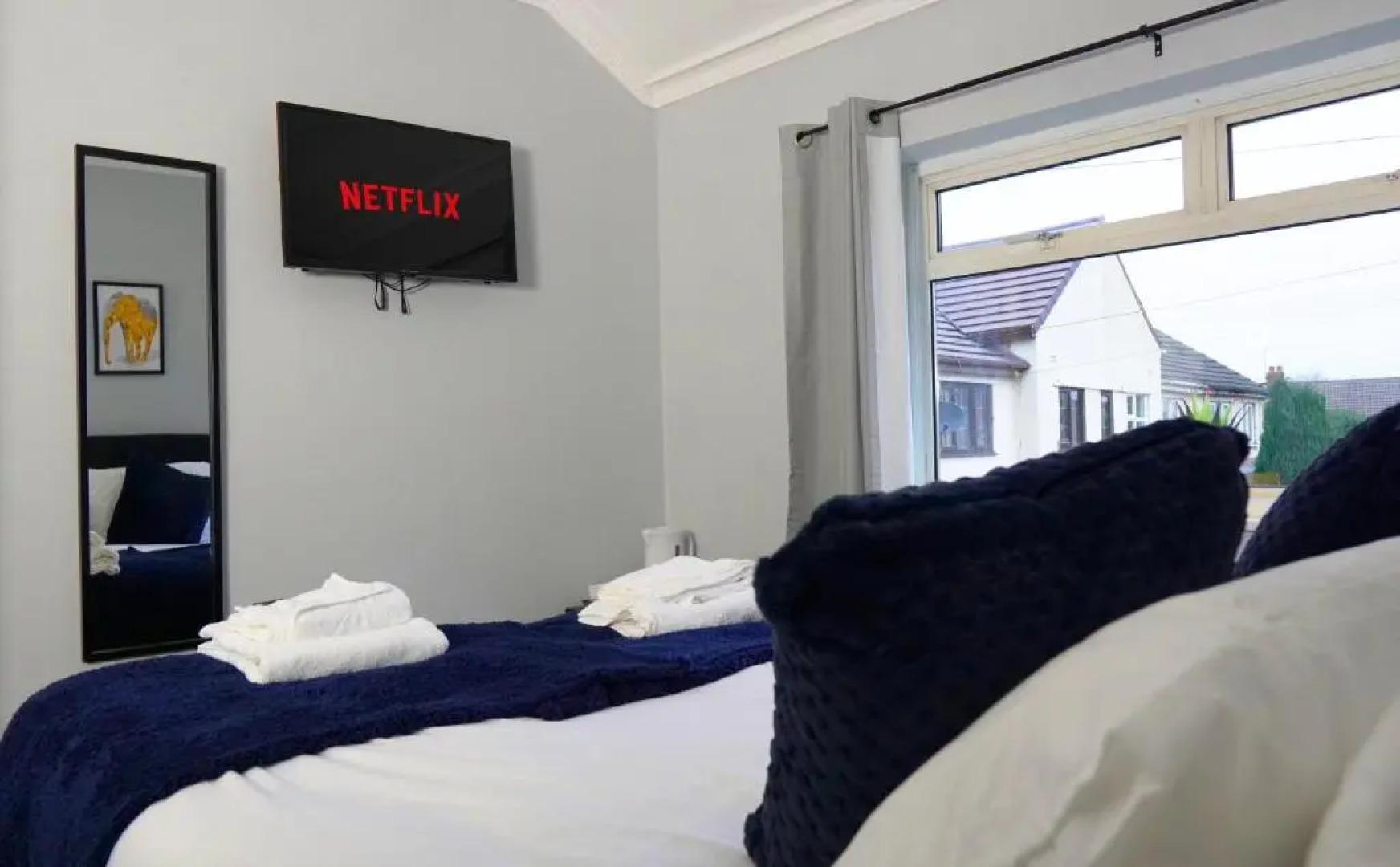 Portobello House - Four Bedroom House perfect for CONTRACTORS - Sleeps 6 - FREE parking