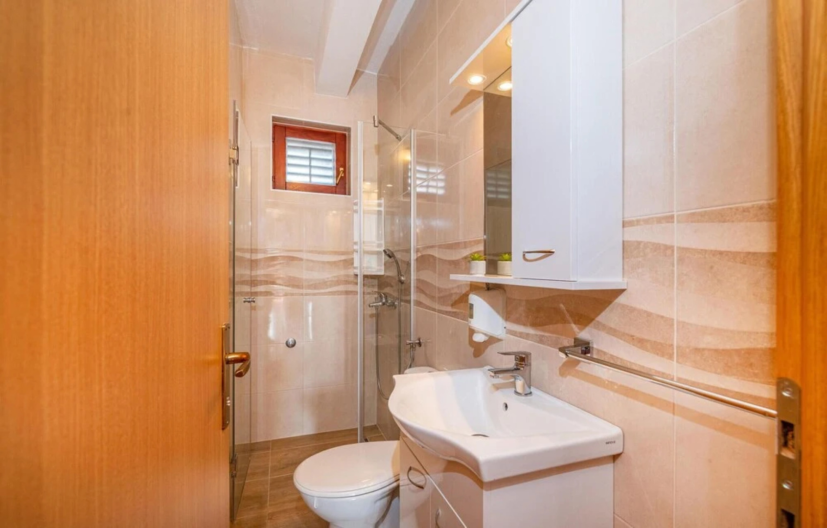 Amazing Home in Rovanjska With 4 Bedrooms, Jacuzzi and Wifi