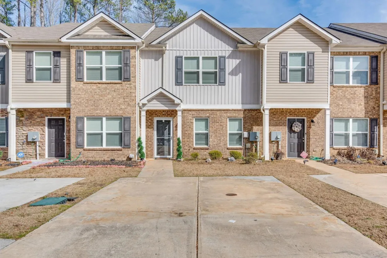 Union City Townhome: 17 Mi to Downtown Atlanta!