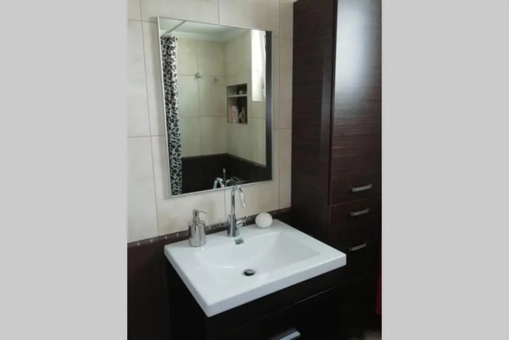 Marys Art and Cultural House 100meters from the beach